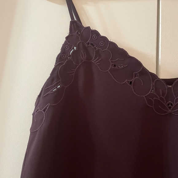 *ARITZIA* Babaton cami/ tank top in dark purple with flower cutout in size XS - Picture 4 of 6